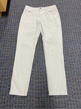 Vuori Men's Khaki Pants Size 30  Style V430